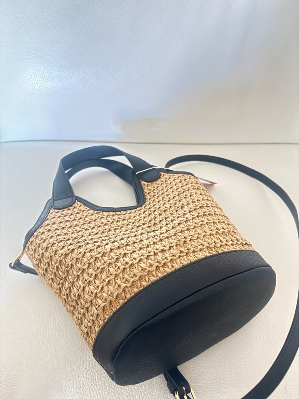 NWT TOMMY BAHAMA STRAW BUCKET BAG CROSSBODY W INNER POUCH NATURAL BLACK - Picture 4 of 6